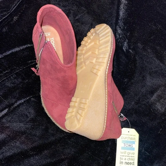 Tom’s ankle wedge boot size 7 1/2 Avery Oxford, blood microfiber - Picture 5 of 5